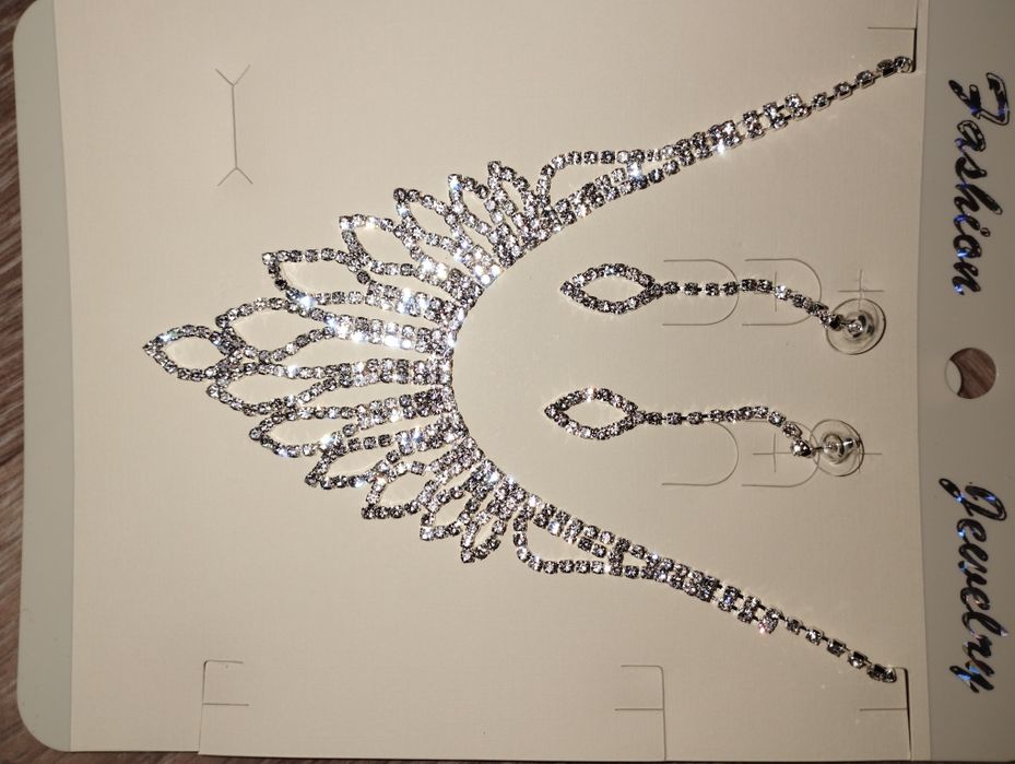 Набор украшений с кристаллами