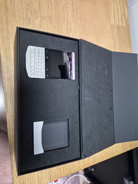 Blackberry p9981 porsche design