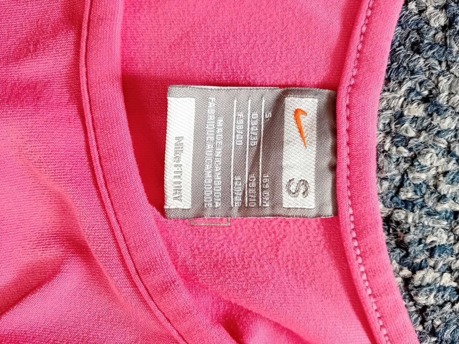 Różowa koszulka sportowa Nike 36