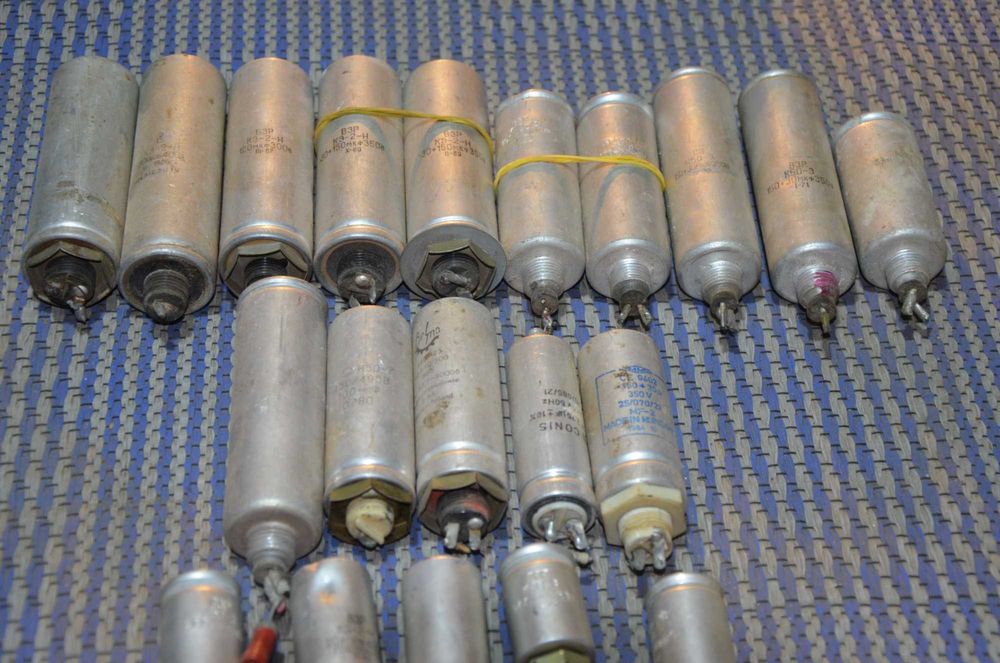 конденсаторы разные /метало бумажные, электролитические/