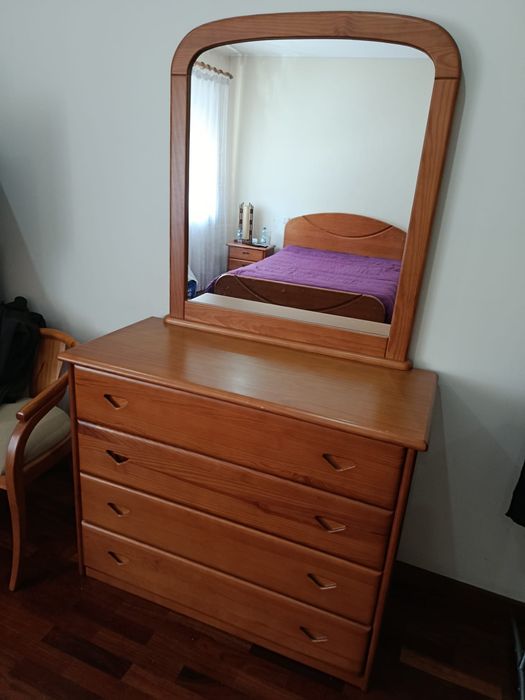 Mobília Quarto casal em Pinho Maciço