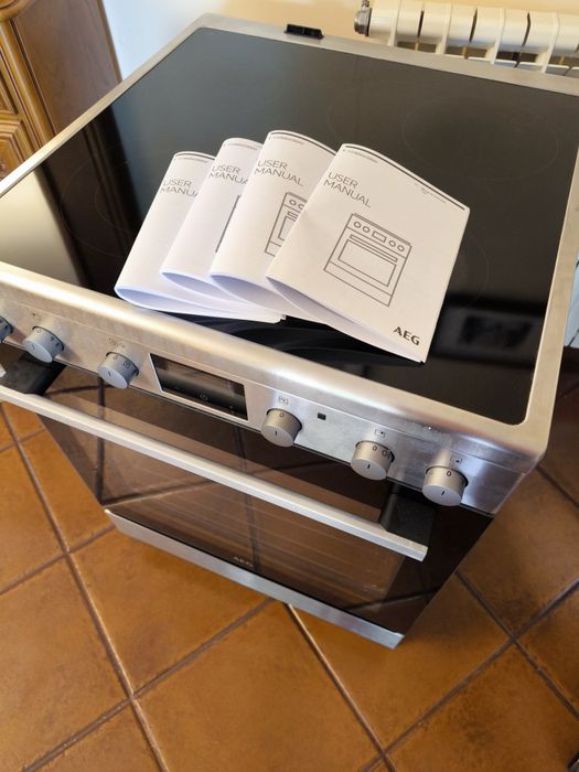 Fogão vitrocerâmica AEG CCB6642BBM de 596 mm COMO NOVO