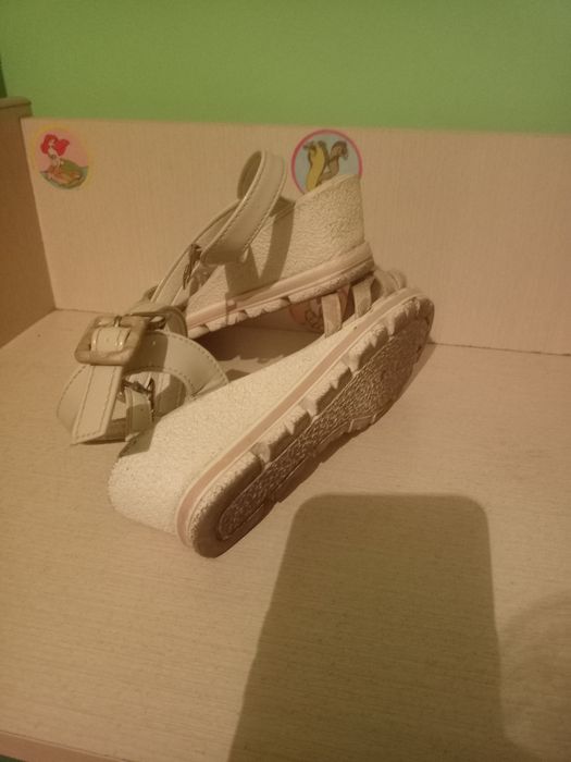 Туфлі і босоніжки