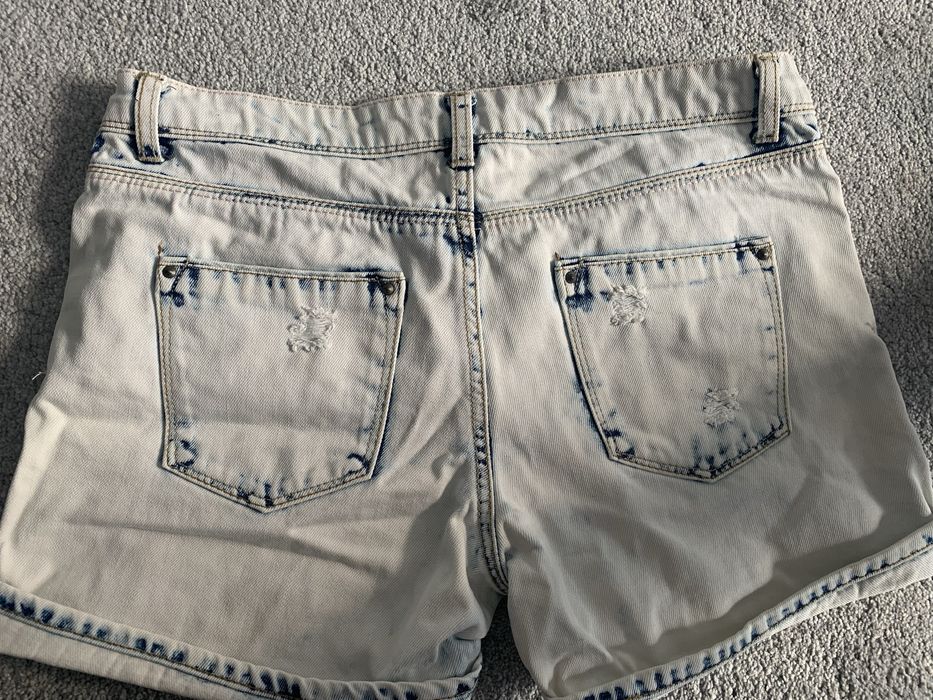 Damskie spodenki jeansowe 38