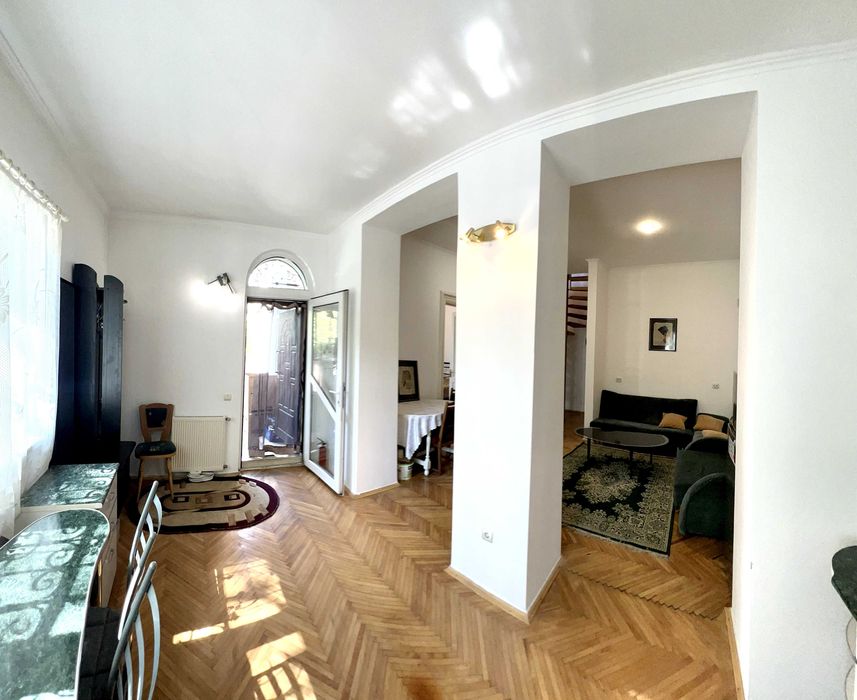 Напів-особняк в престижній центральній локації. Без тварин.