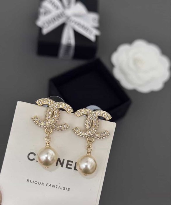 Nowe, eleganckie kolczyki Chanel z perłami