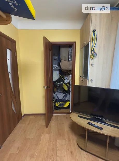 Простора квартира у розвиненому районі!!