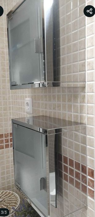 Dois armarios em inox e vidro fosco