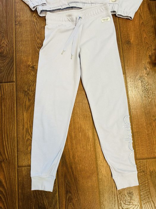 Продам костюм Calvin Klein