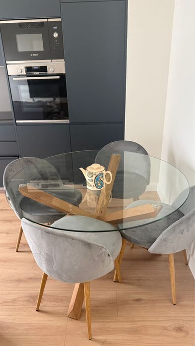 Conjunto mesa + 6 cadeiras