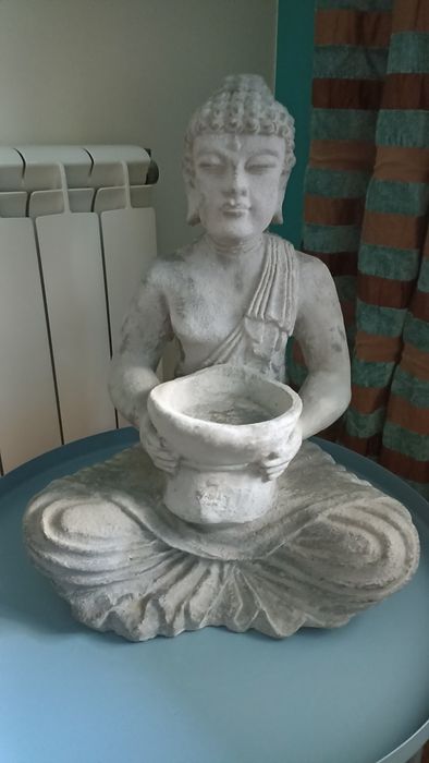 Buda grande decorativo