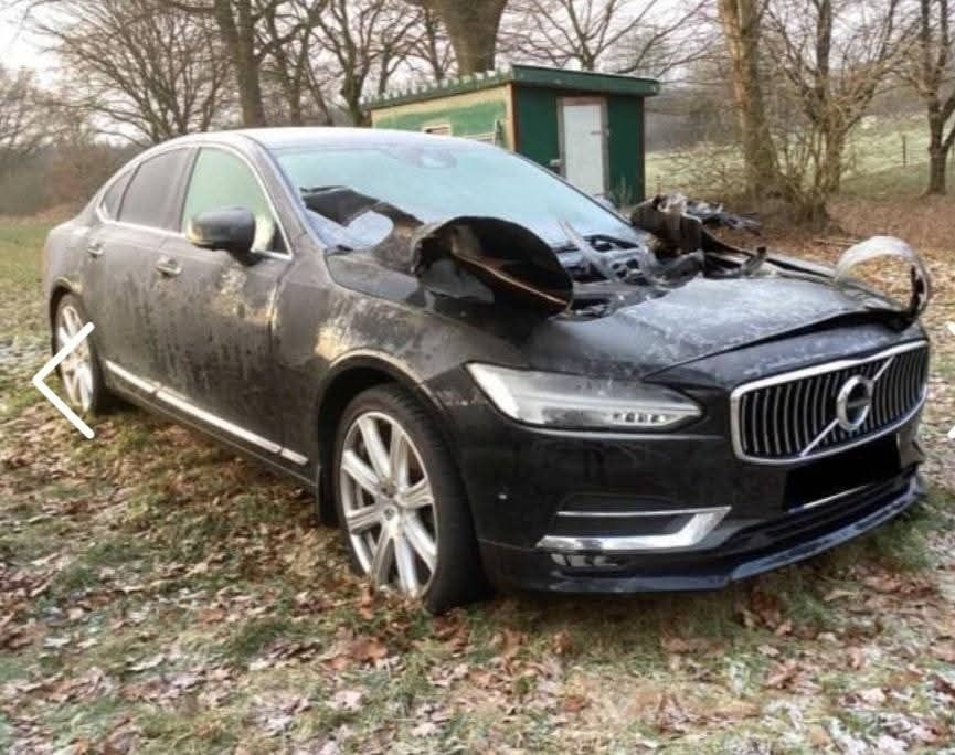 Volvo S90 II  inscription 717 00 drzwi zderzak cwiartka kokpit fotele bowers & wilkins
