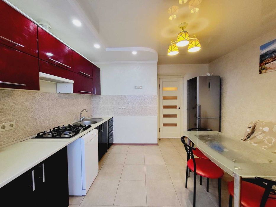 (8) Продам 3-кімнатну квартиру на Замості 9890