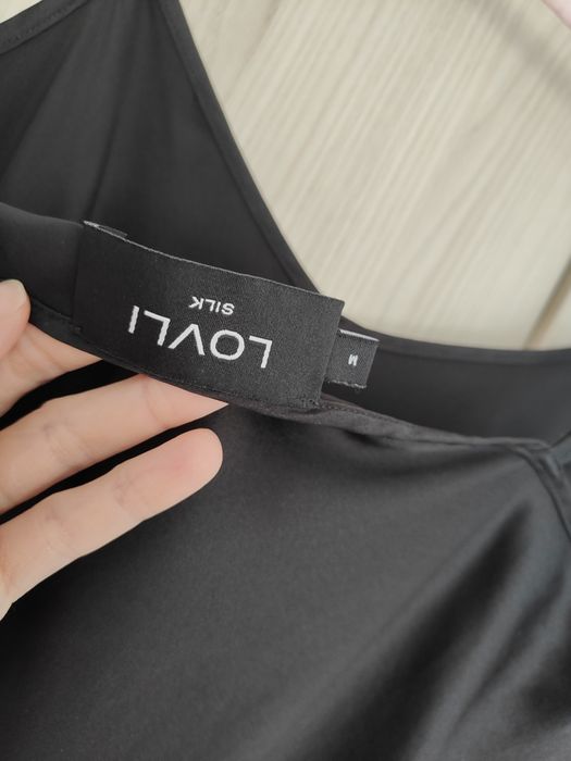 Lovli Silk M elegancki czarny jedwabny top na ramiączkach