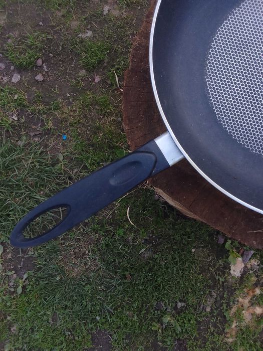 Пательня, сковорідка.