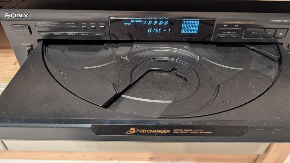 Odtwarzacz CD Sony na 5 płyt CDP-CE 505