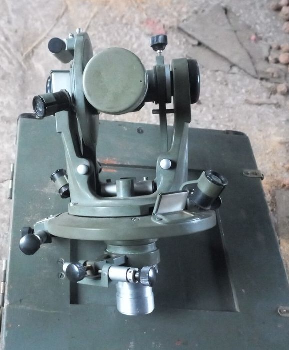 Теодолит-нивелир