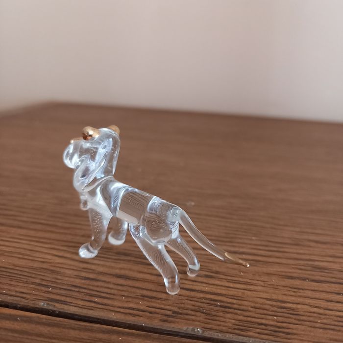 Szklana mini figurka LEW, praca ręczna.