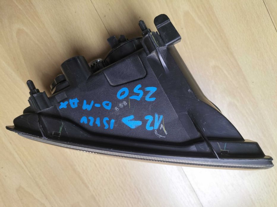 Isuzu D Max halogen prawy
