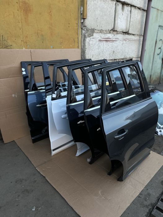 Дверка Audi Q58R Двері Дверь задні задние ліві праві Ауді ку5 8р