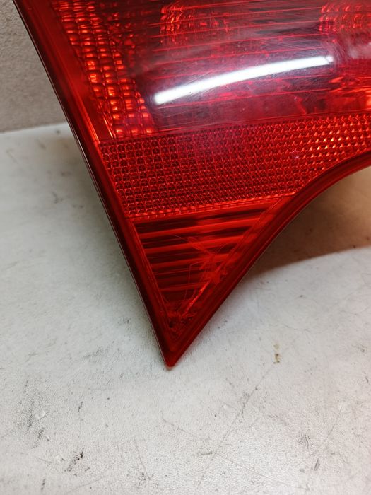 Lewa lampa klapy audi a4b7 avant