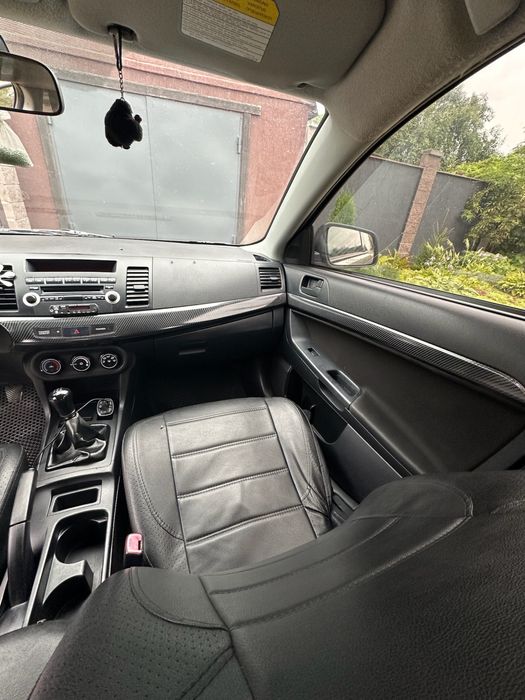 Mitsubishi lancer х 10.   1.5 газ/бензин