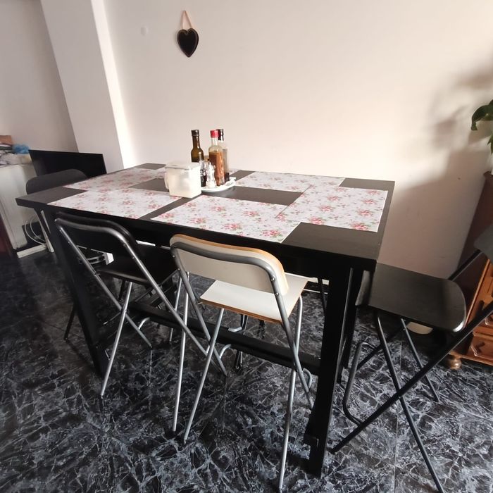 Mesa sem marcas de uso