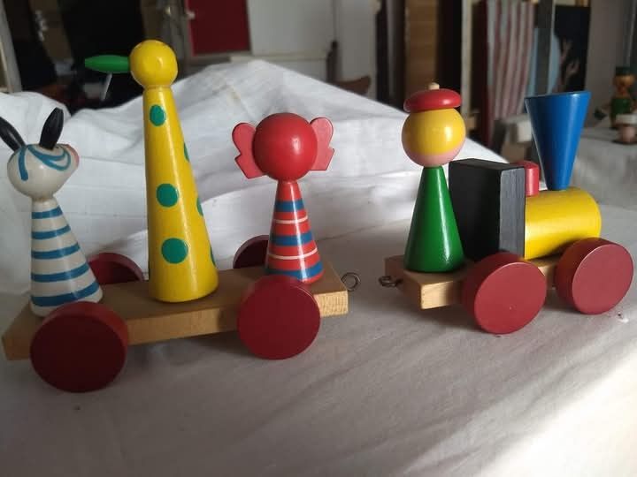 Bonecos em madeira - comboio de animais