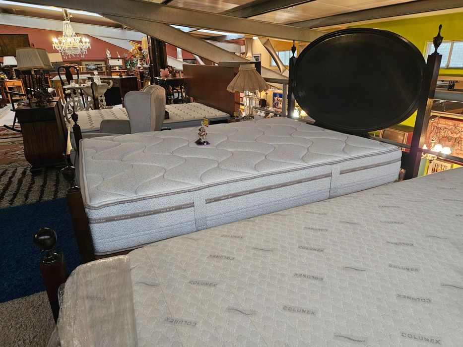 Excelente cama com estrado e colchão Molaflex - óptimo estado geral