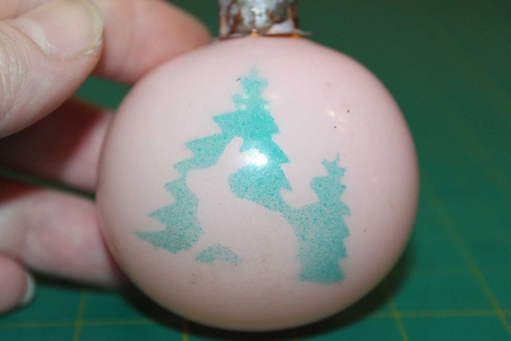 Елочная игрушка СССР редкий розовый шар  толстое стекло