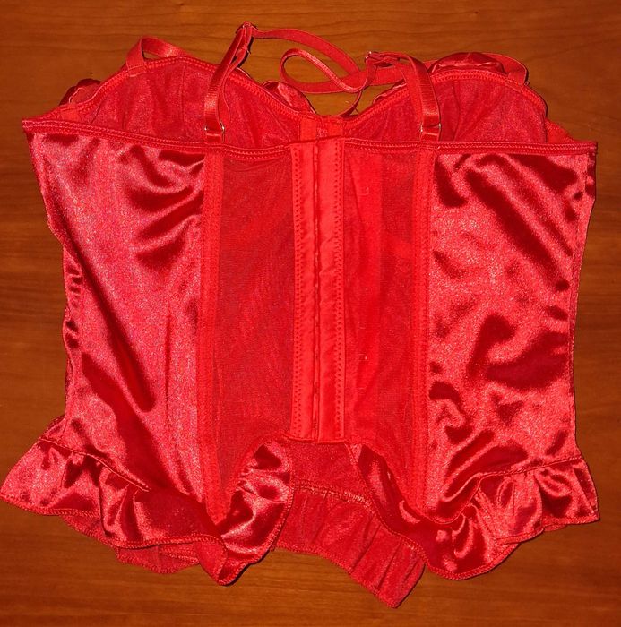 Corpete vermelho,  S
