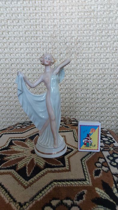 Немецкая статуэтка девушка с покрывалом 1923 г.