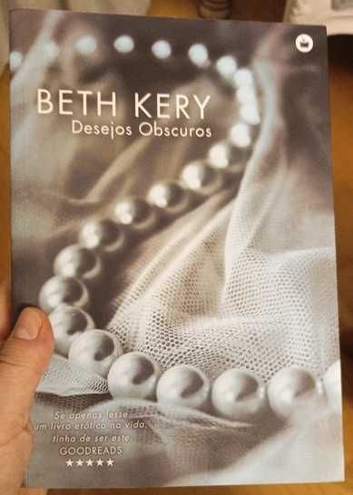 Livro Desejos Obscuros de Beth Kerry
