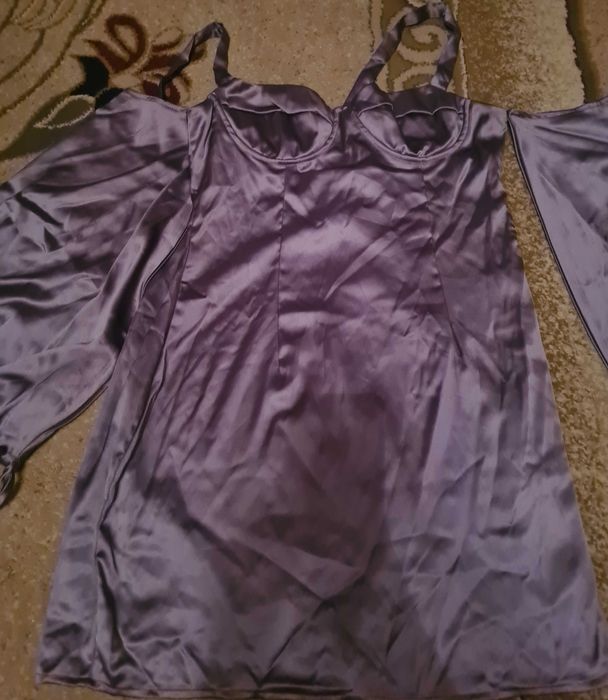 Нова сатинова сукня.