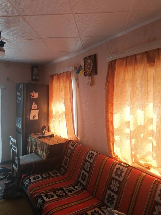 Продам 2 кімнатний будинок з великою земельною ділянкою (р-н 8 школи)