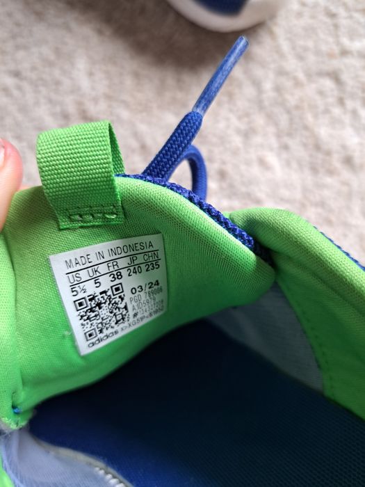 Buty sportowe chłopięce w bardzo dobrym stanie 38