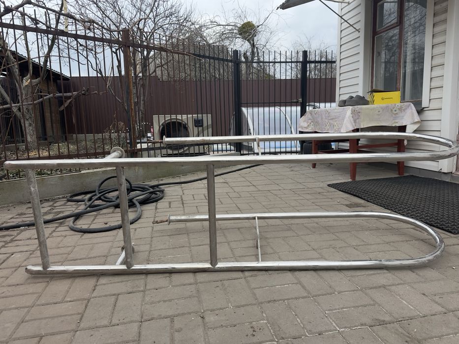 Сходи для басейну