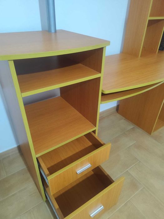 Desk with Drawers and Storage – Well Maintained64584288385409122