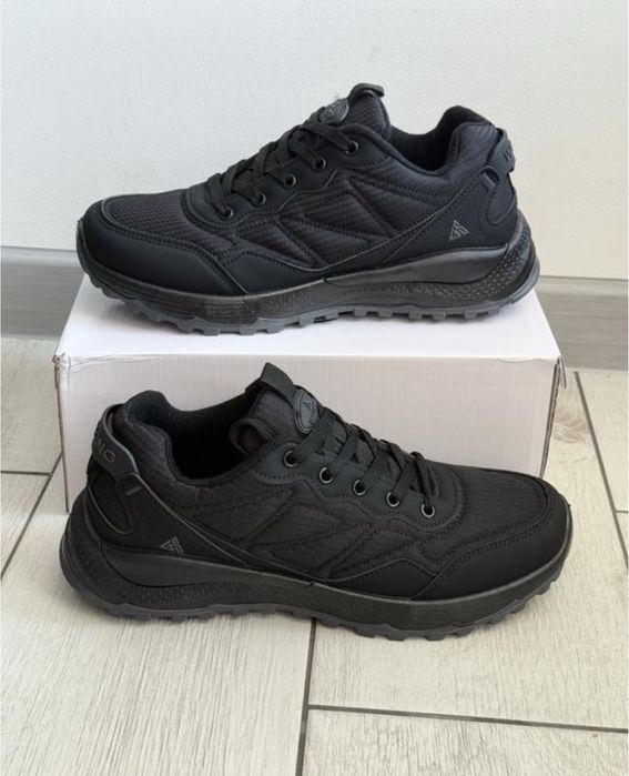 Чоловічі утеплені флісом кросівки