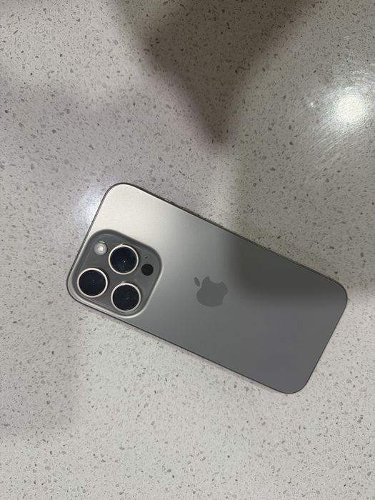 Iphone 15 Pro modelo Titanio