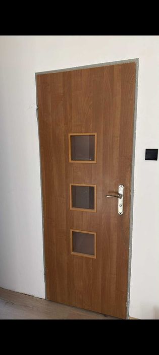 Drzwi pokojowe z klamkami trzy pary