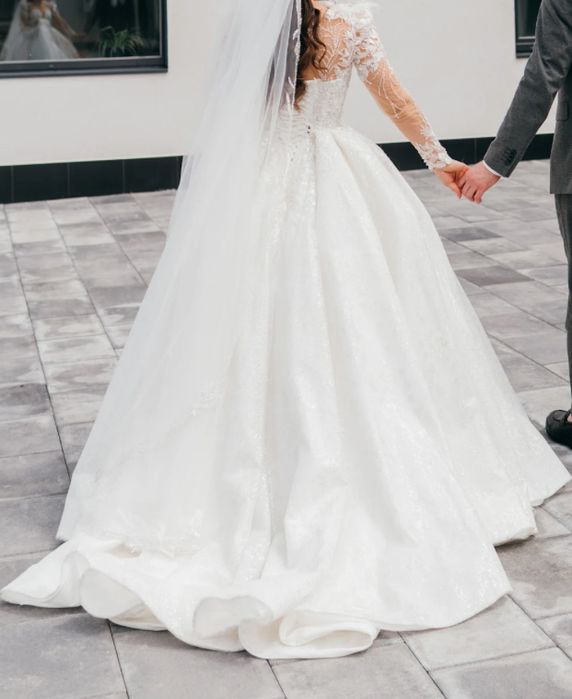 Весільне плаття.