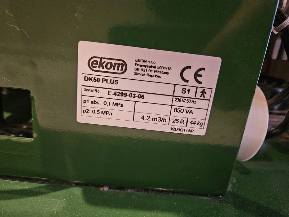 Безмасляний компресор EKOM DK 50 PLUS