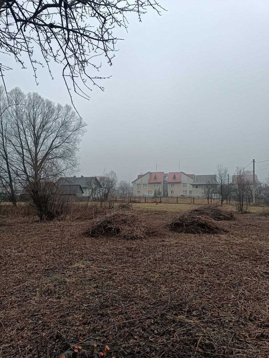 Пасічна, центр села — зручна земля під будівництво!