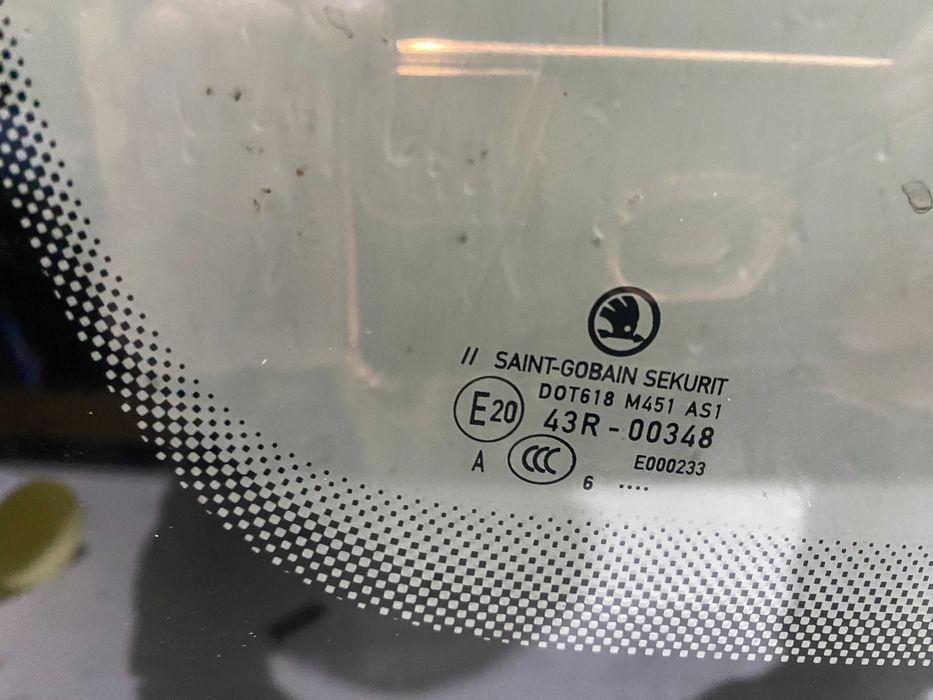 Skoda Superb (15-) вітрове скло