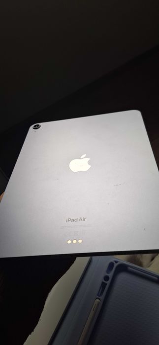 Apple iPad Air 5Gen A2588 10,9" 256GB + etui klawa