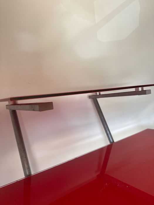 Secretaria/Mesa vermelha
