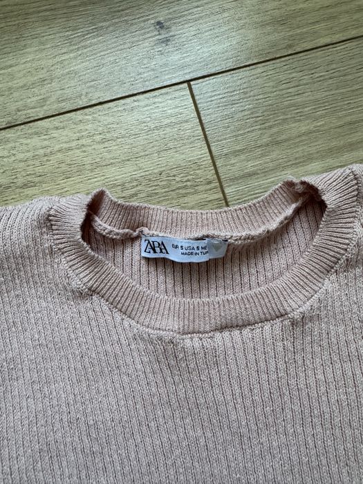ZARA prążkowany top z falbankami