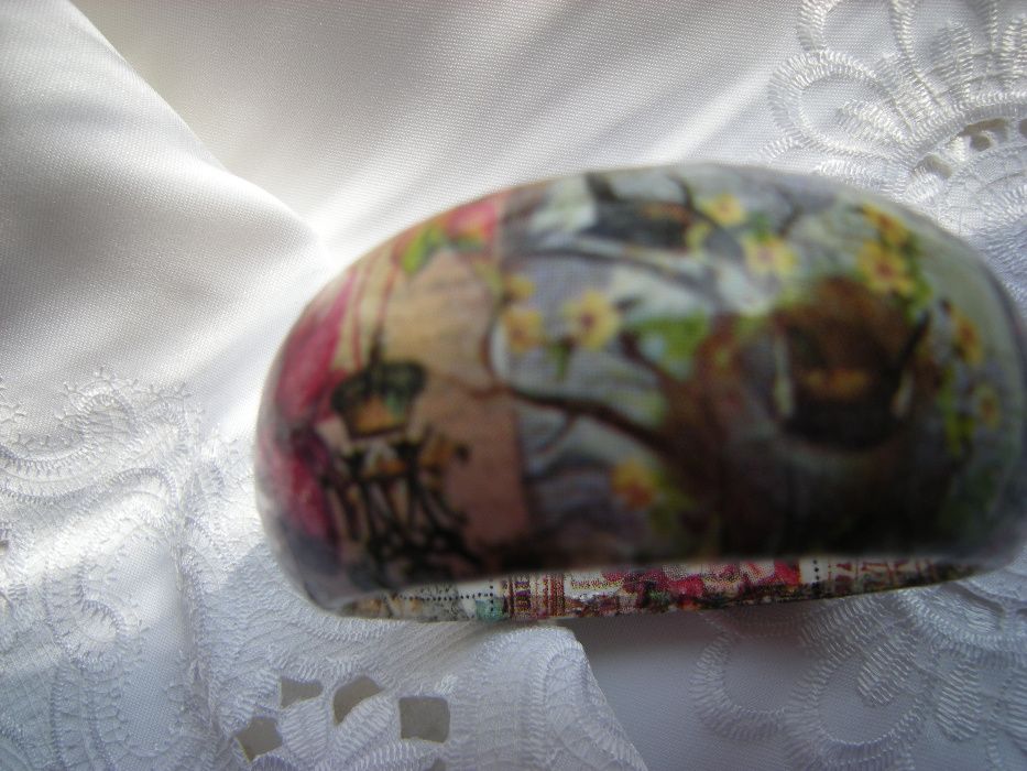 bransoletka decoupage - kolorowe kwiaty motyle ptaki na znaczkach