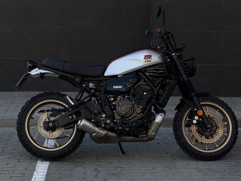 YAMAHA XSR 700 - Impecável!
